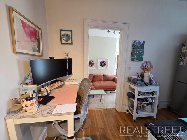 Foto del edificio - Charming 1BR in Prime Carroll Gardens w Washer/Dryer in Unit