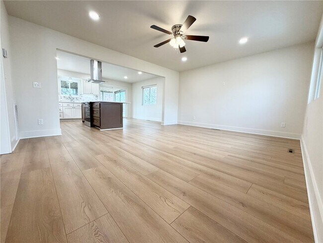 Foto del edificio - 14911 Dutchmans Dr