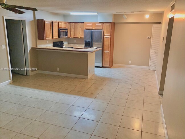 Foto del edificio - 621 Lyons Rd