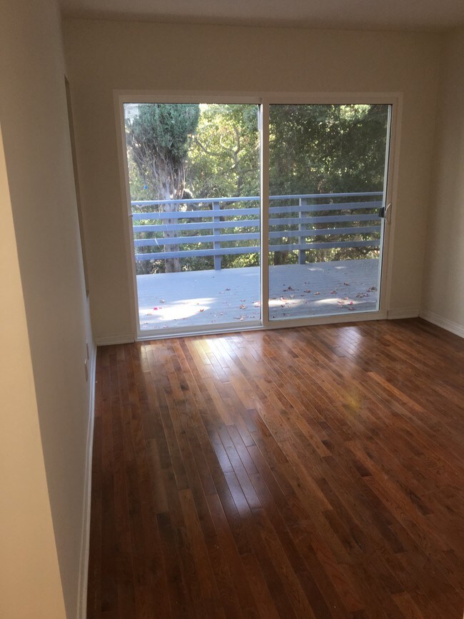 Foto del edificio - 16806 Mooncrest Dr