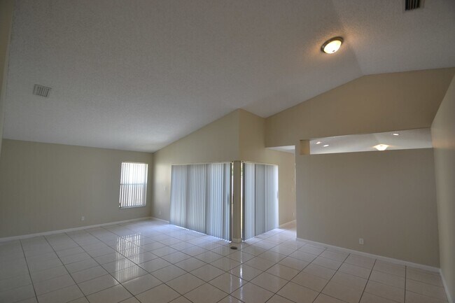 Foto del edificio - 1087 SW 104th Way