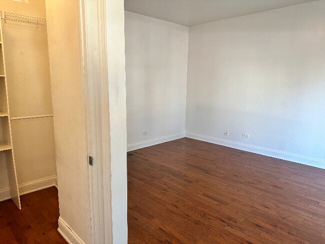 Foto del edificio - 1650 N Keeler Ave