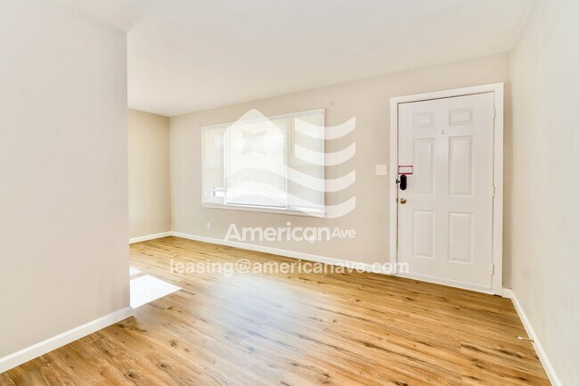 Foto del edificio - 5602 Locust Way
