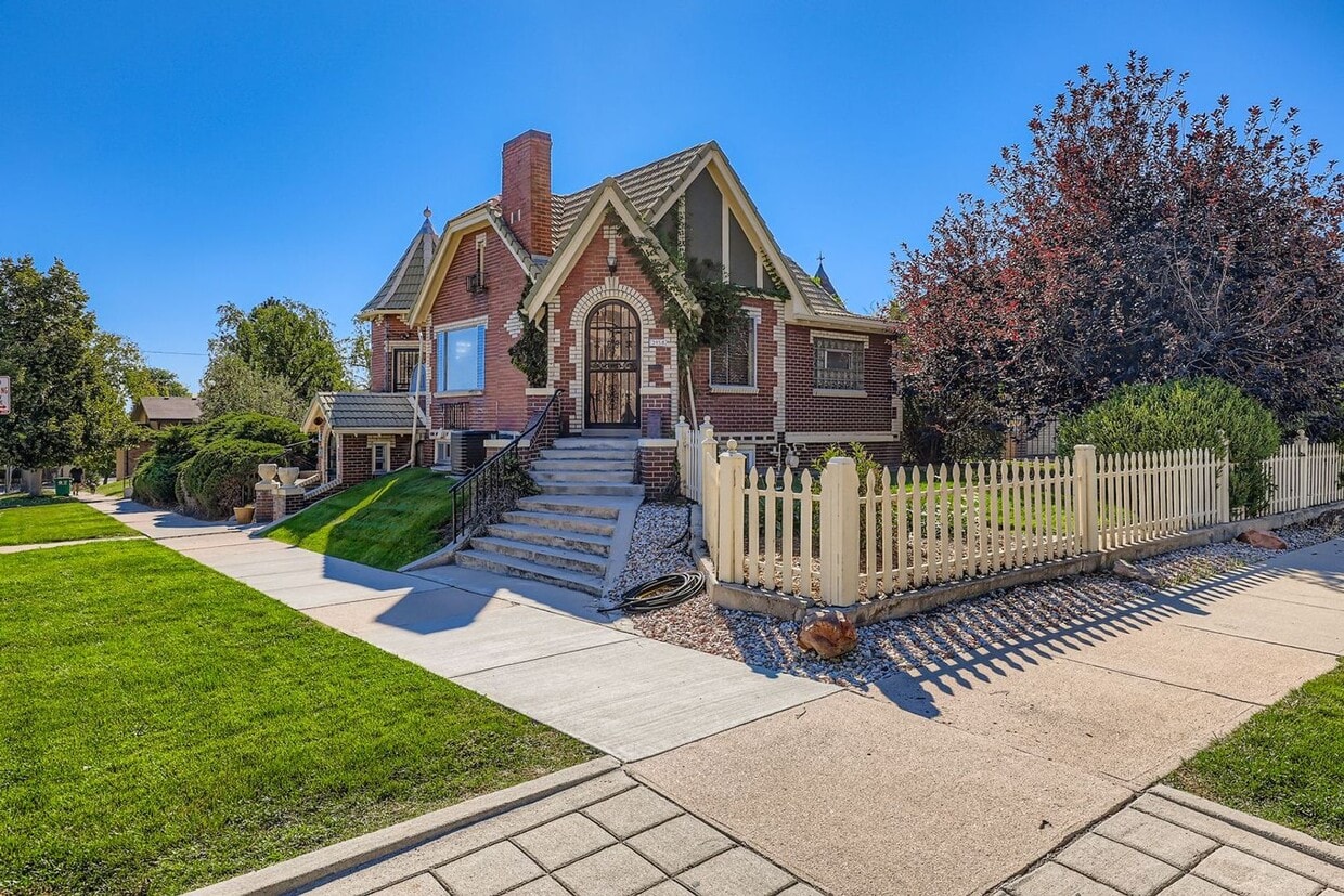 Primary Photo - LOCATION LOCATION!! Unique Tudor 2-bed 1-b...