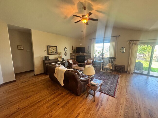 Building Photo - Large, Open Home with Beautiful Backyard and Oversized Garage