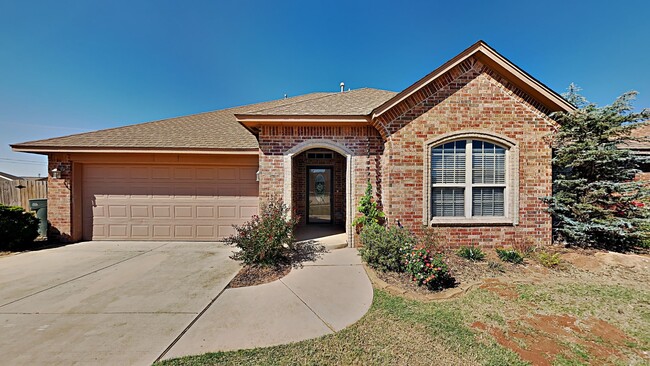 Building Photo - Very Nice 3 bedroom 2 bath home in Yukon s...
