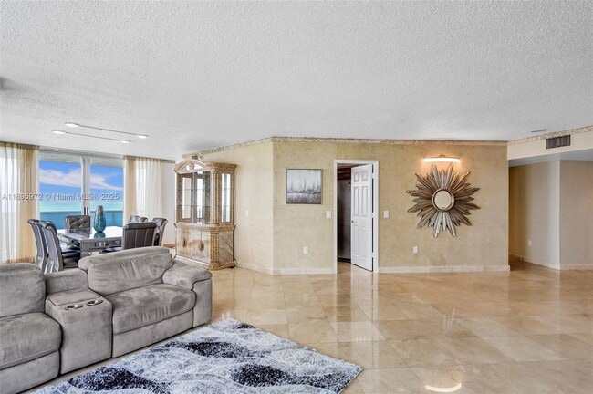 Foto del edificio - 16711 Collins Ave