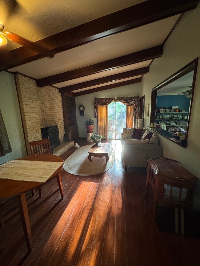 Foto del edificio - 2906 Branchwood Dr