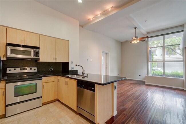 Building Photo - Marina District Condo with Private Patio a...