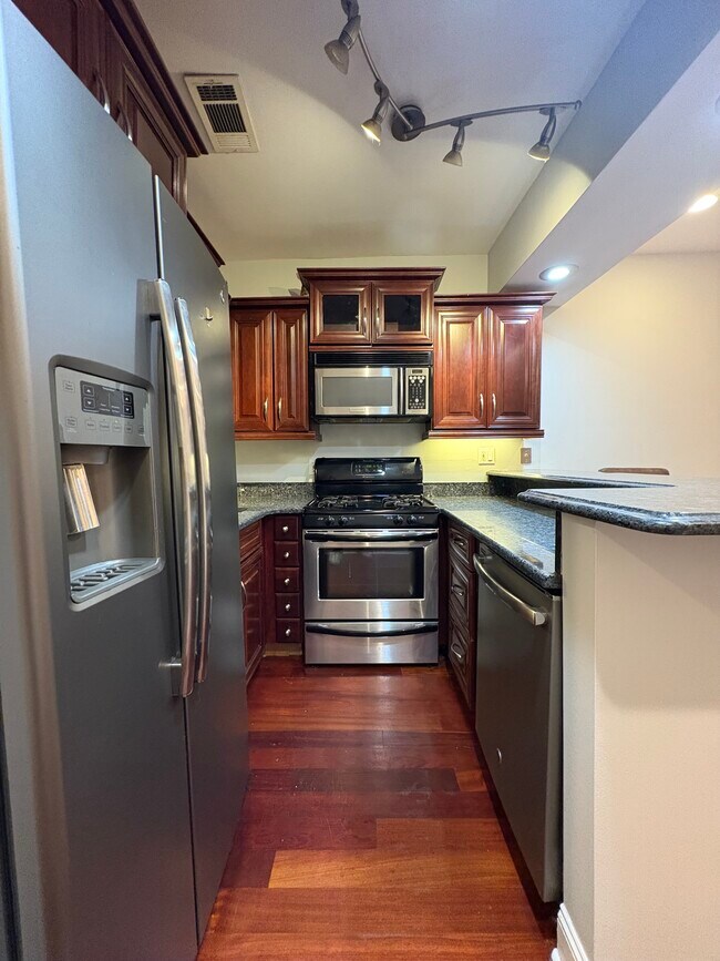 Foto del edificio - 106 E Brookline St