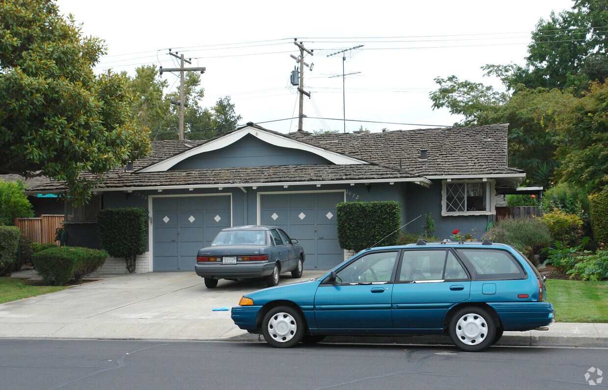 Building Photo - 2070-2072 Towne & Country Ln