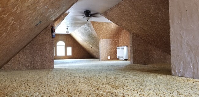 Building Photo - 918 Vine St