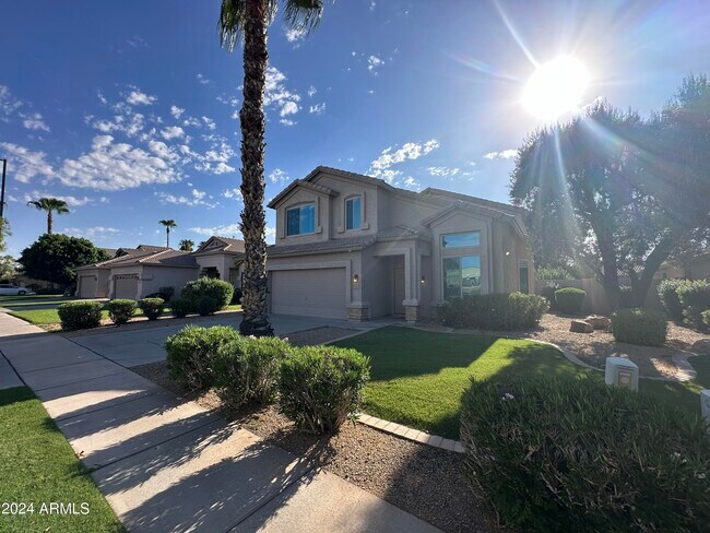 Building Photo - 4660 S Wildflower Dr
