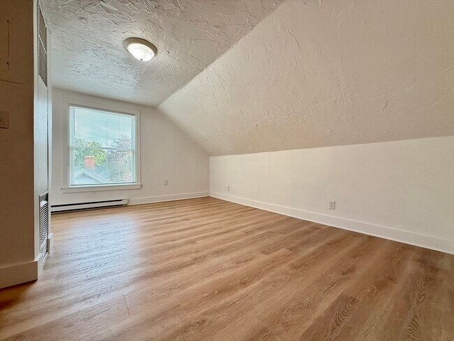 Foto del edificio - 542 Mt Hope St