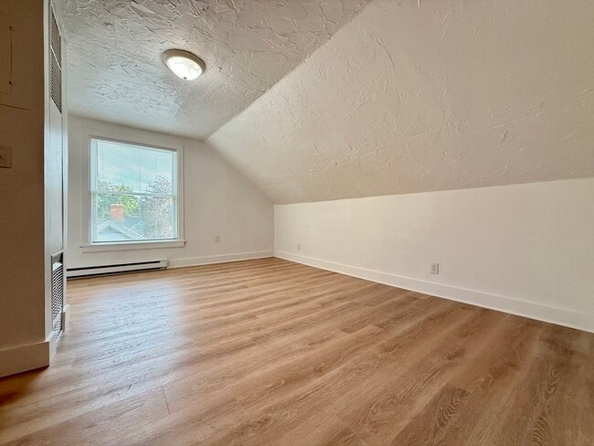 Building Photo - 542 Mt Hope St