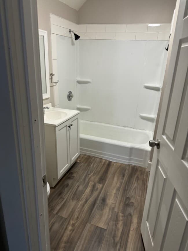 Building Photo - Charming 3-Bedroom Home with Modern Upgrad...