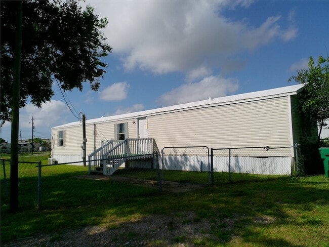 Building Photo - 2501 Mcdonald Rd