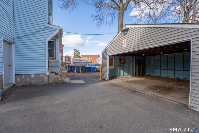 Building Photo - 62-64-64 James St