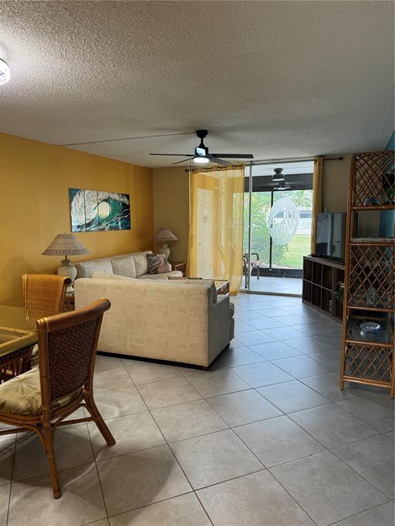 Foto del edificio - 5959 Winkler Rd