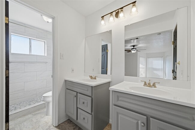 Foto del edificio - 2406 Webster Ranch Rd