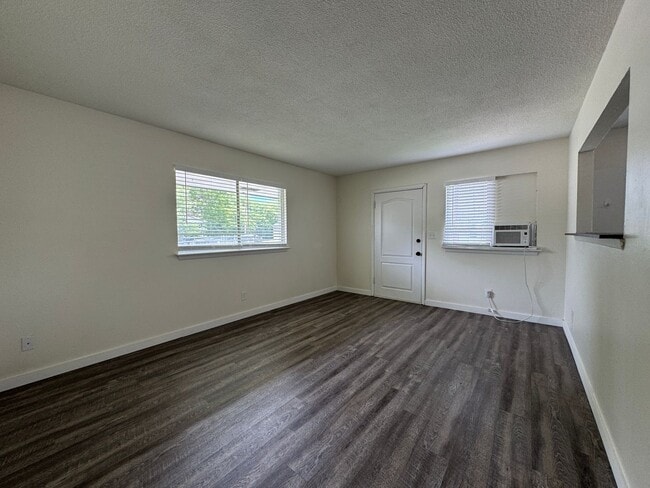 Building Photo - 1100 S Willow St