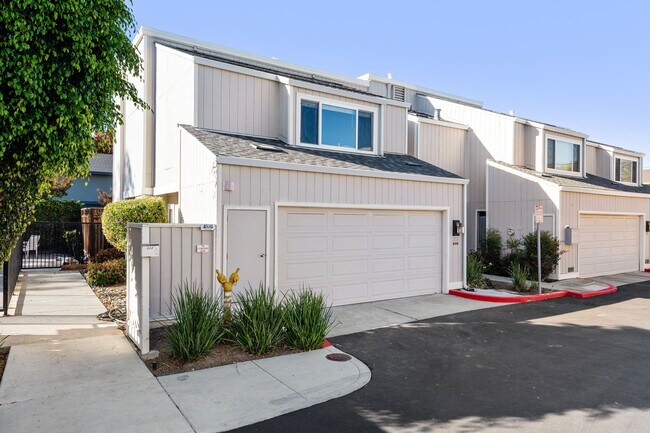 Building Photo - 333 S Bernardo Ave
