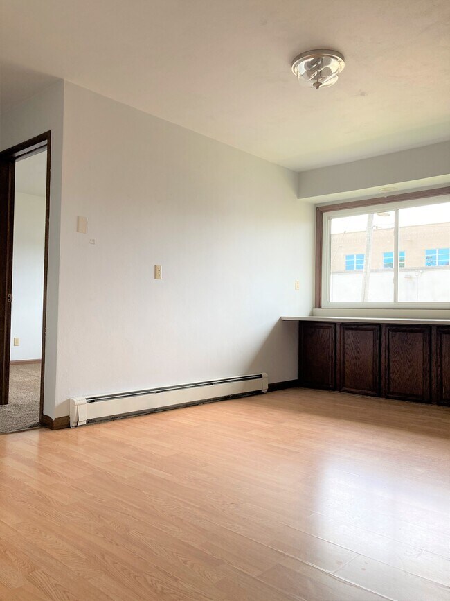 Eat-in Kitchen - 318 E Brown St