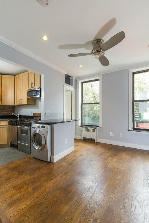 Primary Photo - 250 E 50th St