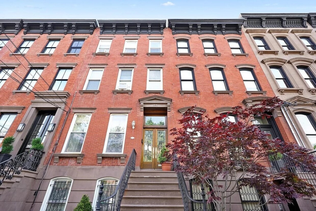 Primary Photo - 628 Hudson St