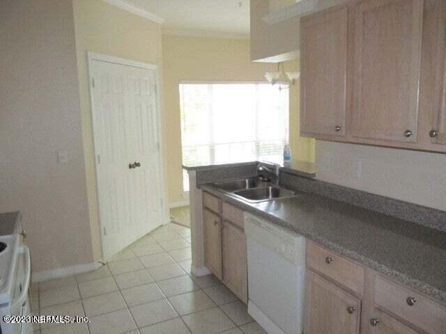 Building Photo - 7800 Point Meadows Dr