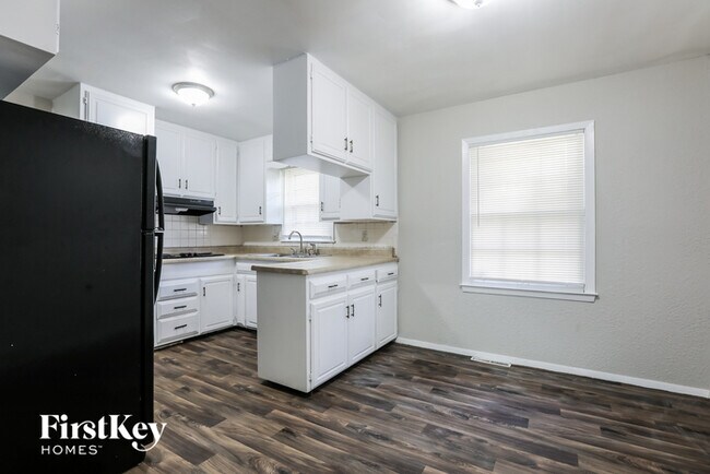 Building Photo - 3605 S Stayton Ave