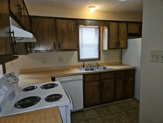 Building Photo - 831 Rumford Pl