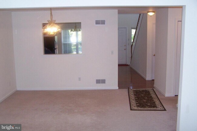 Building Photo - 63 Carousel Cir
