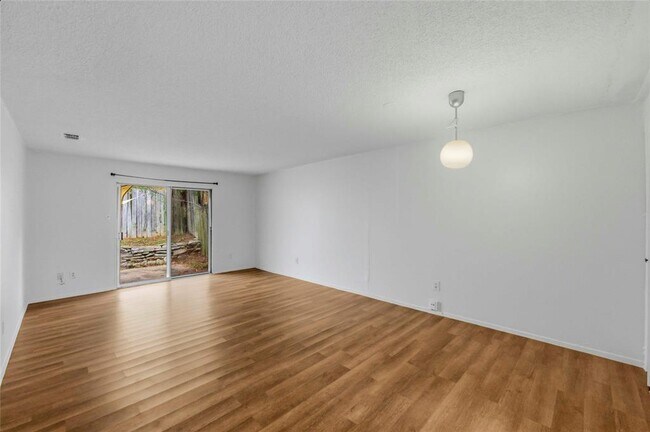 Foto del edificio - 1706 Elmhurst Dr