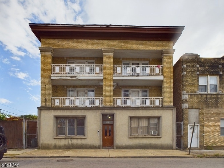 Primary Photo - 415 Dodd St