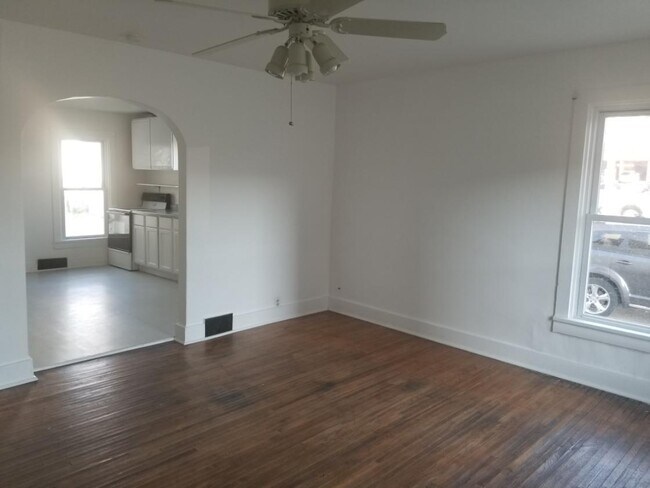 Building Photo - 210 N Van Buren Ave