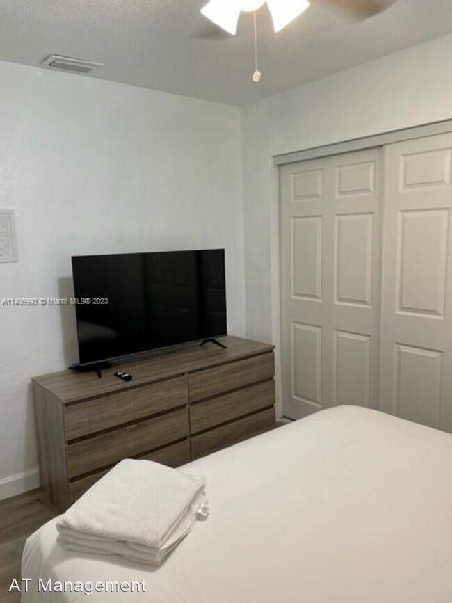 Building Photo - 1 br, 1 bath House - 1017 SW 30th st,