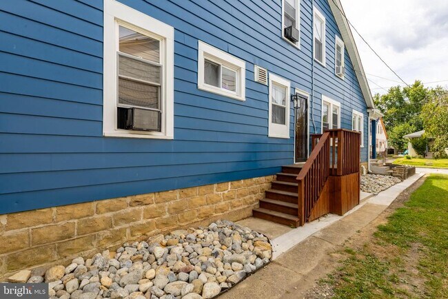 Building Photo - 511 Garfield Ave