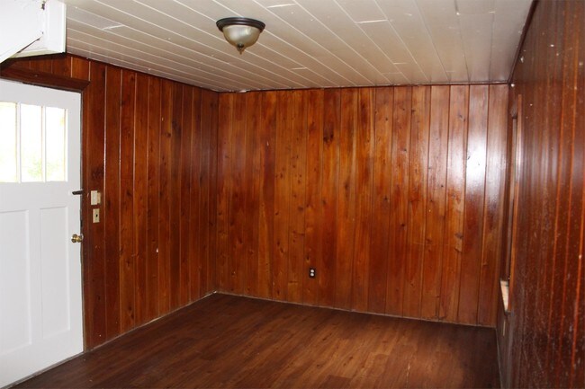 Foto del edificio - 143 Sportsman Club Rd