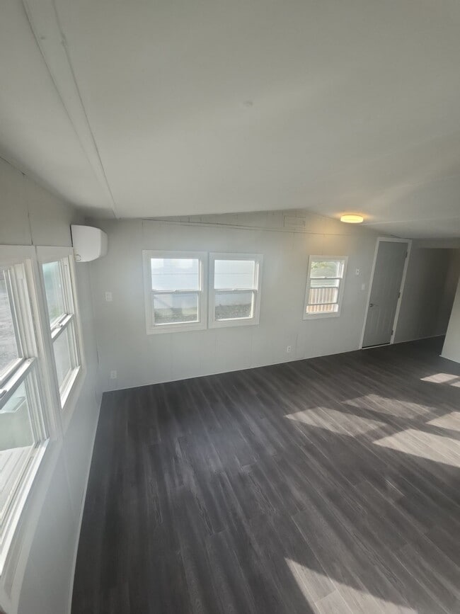 Building Photo - 13 A Barrett Ln