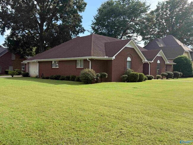 Building Photo - 701 Rigel Dr SW