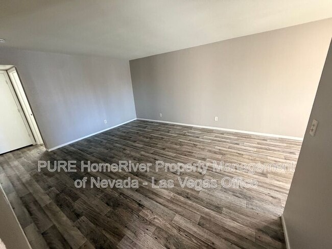 Foto del edificio - 1405 E Vegas Valley Dr
