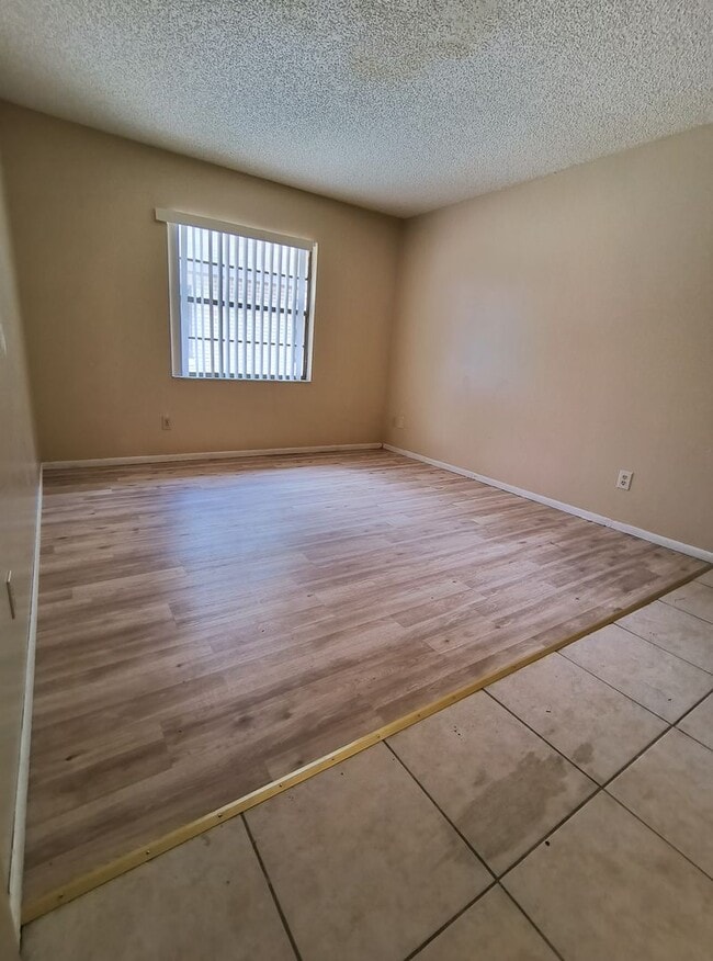 Foto del edificio - Spacious 3-Bedroom  2 Bathroom Apartment for Rent!