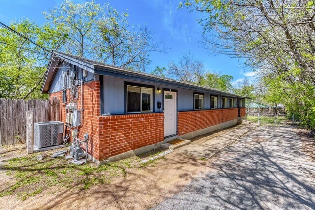 Foto del edificio - 2928 E 12th St