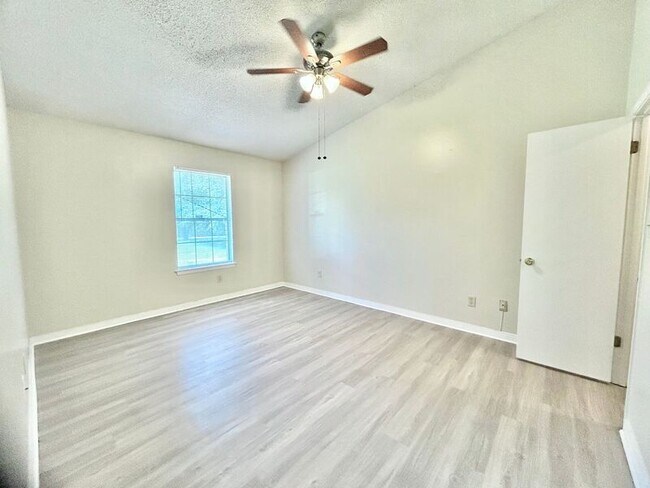 Foto del edificio - 9345 Chisholm Rd