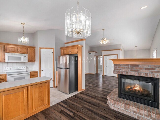 Foto del edificio - Beautiful Millard Townhome