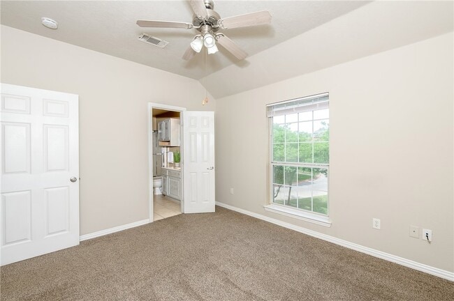 Building Photo - 1001 Krenek Tap Rd