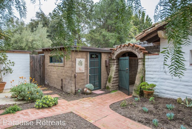 Building Photo - 1469 La Vereda Ln