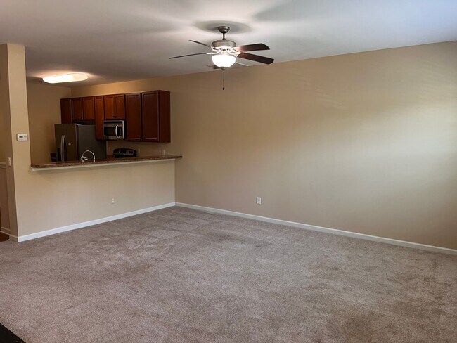Building Photo - Lovely 3 Bedroom Townhouse in Raleigh!!
