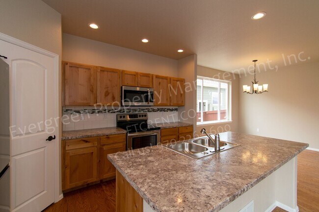 Building Photo - 4 bedroom, 2.5 bathroom in the Raindance C...